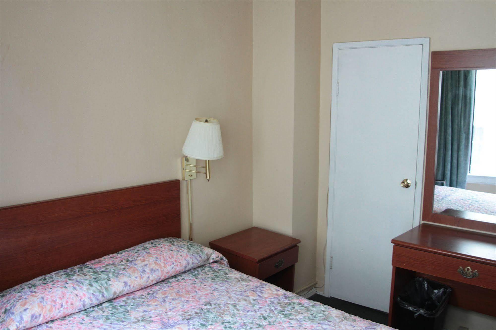 Gateway Hotel *