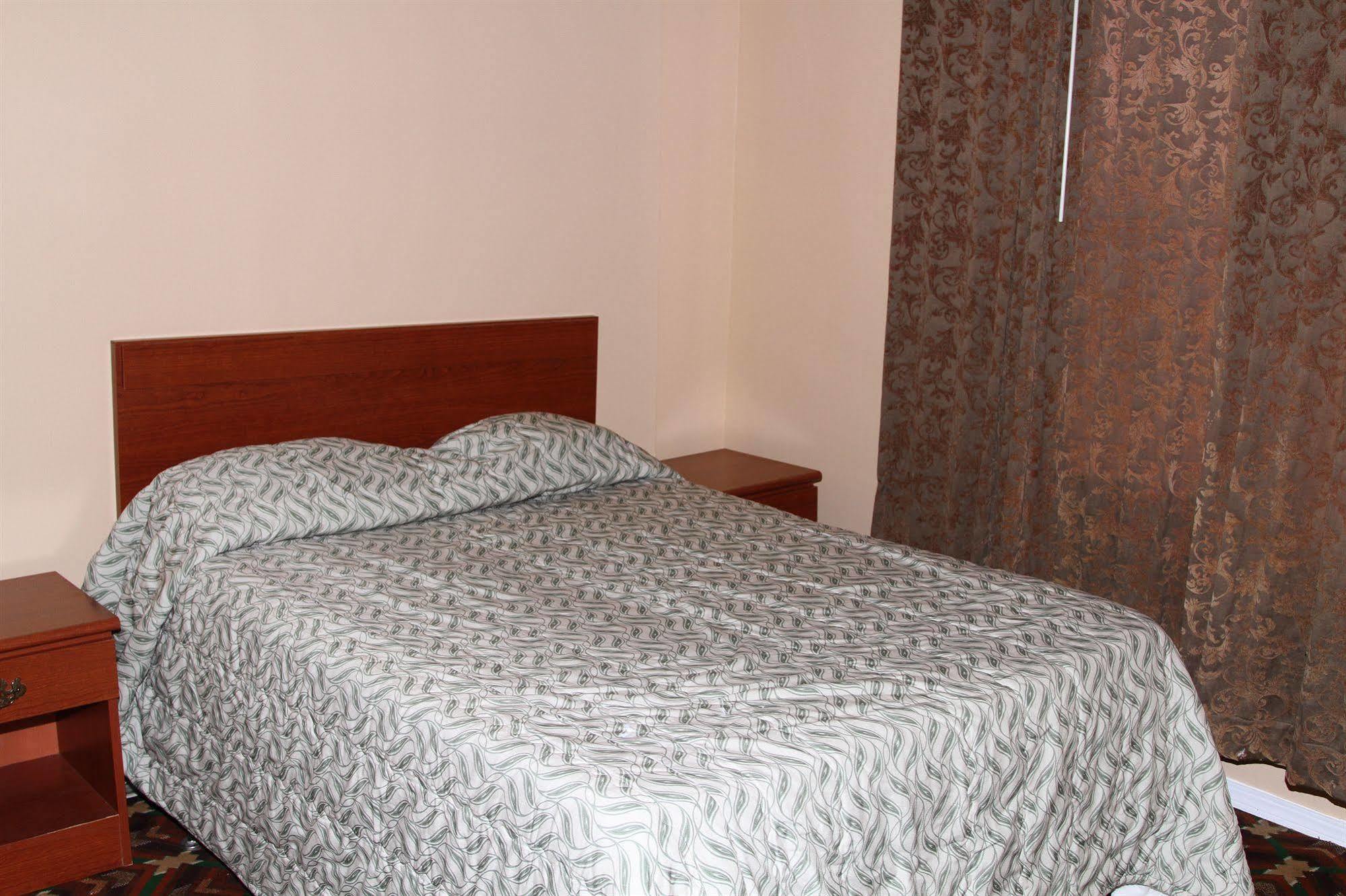 Gateway Hotel *