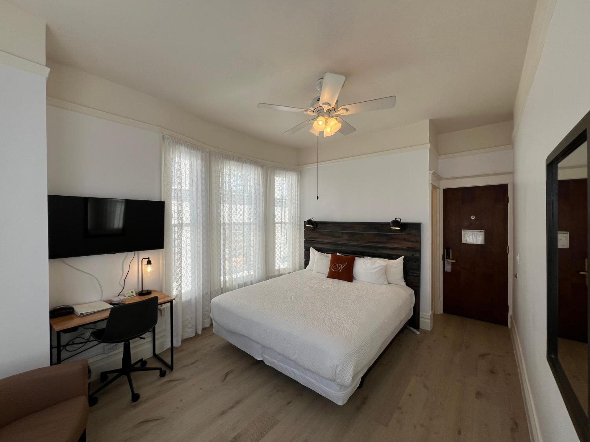 The Andrews Hotel 4*