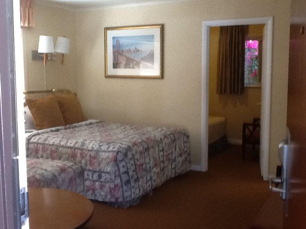 Pacific Heights Motel 3*