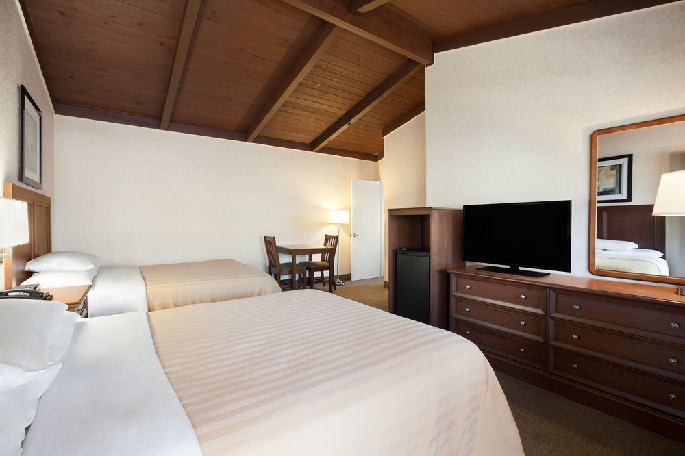 Motel Travelodge By Wyndham Bay 2*