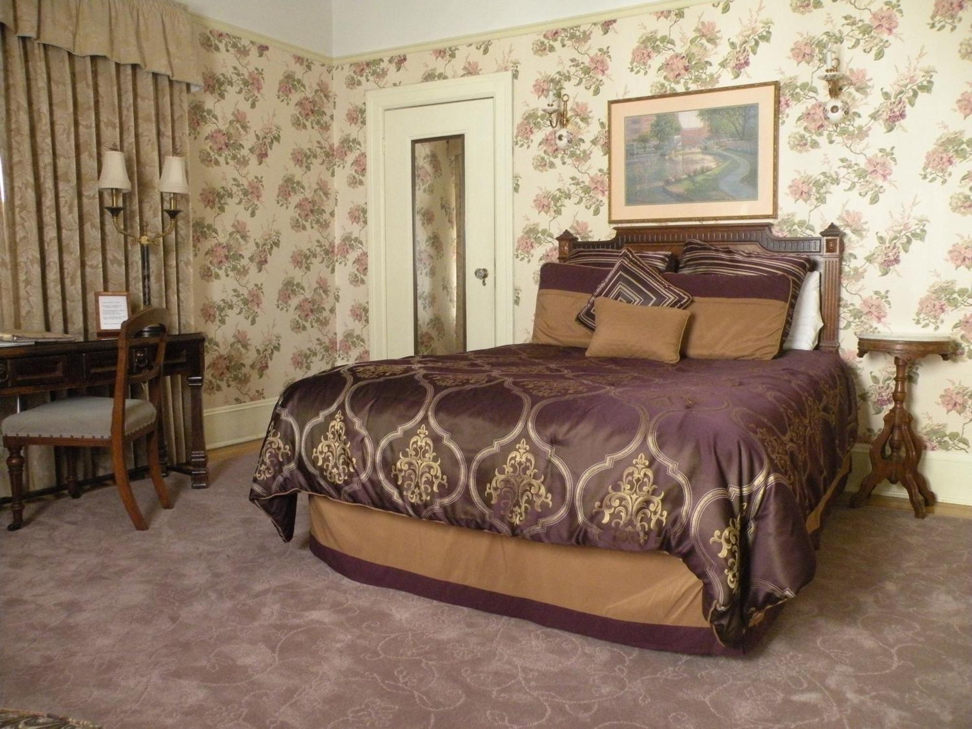 Jackson Court 3*