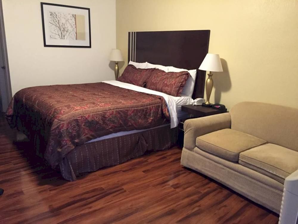 Lombard Plaza 2*