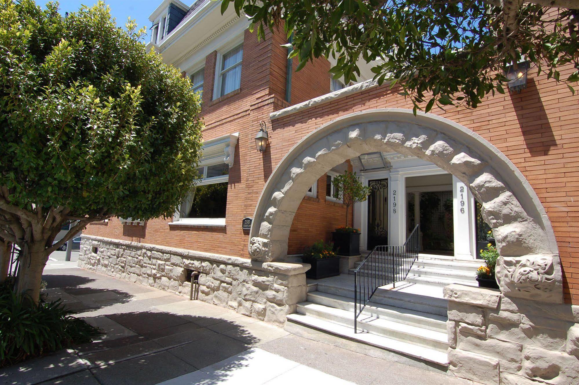 Jackson Court Bed & Breakfast 3*