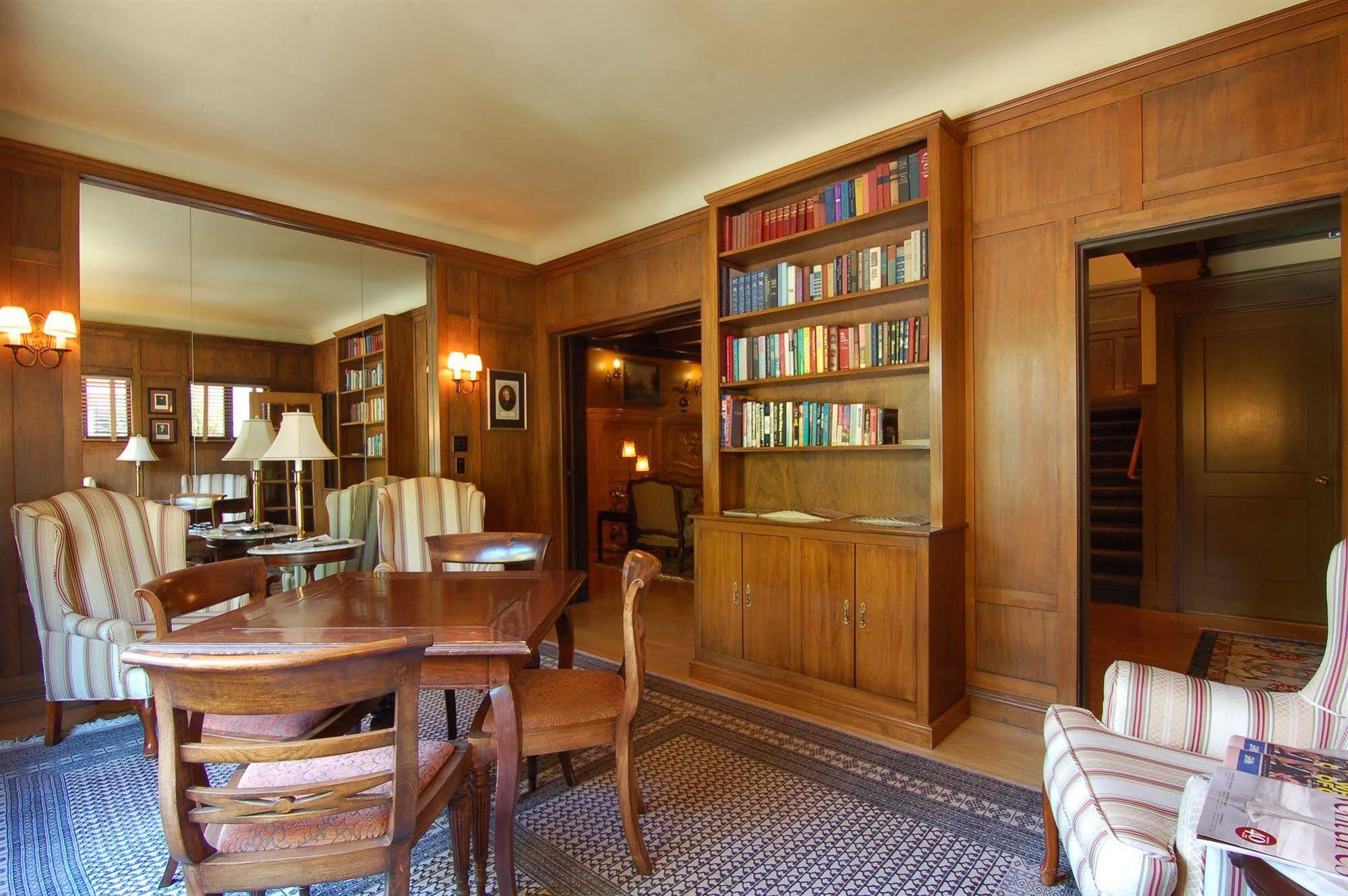Jackson Court Bed & Breakfast 3*