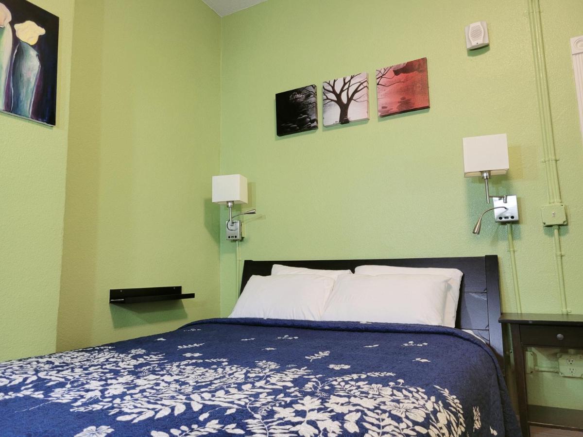 Hostel Orange Village *