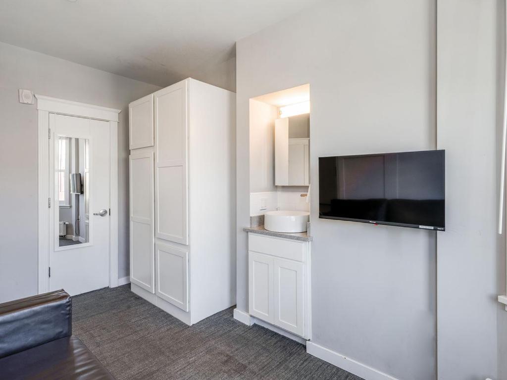 The Dorel Sf Apartment