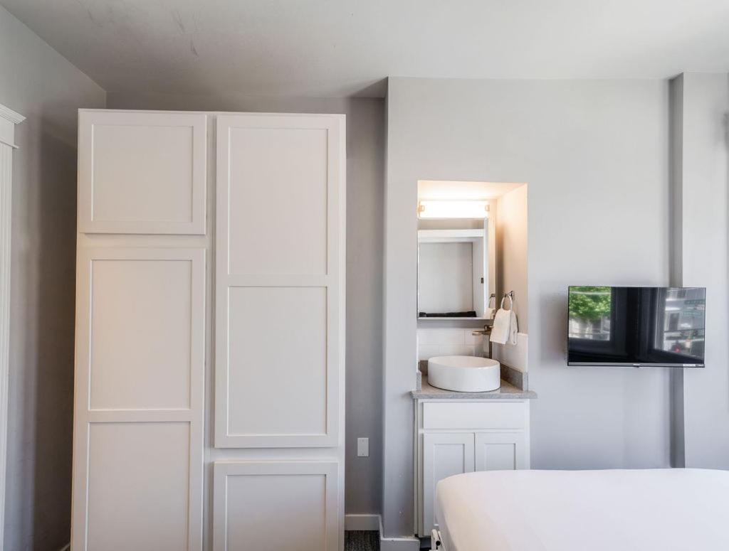 The Dorel Sf Apartment