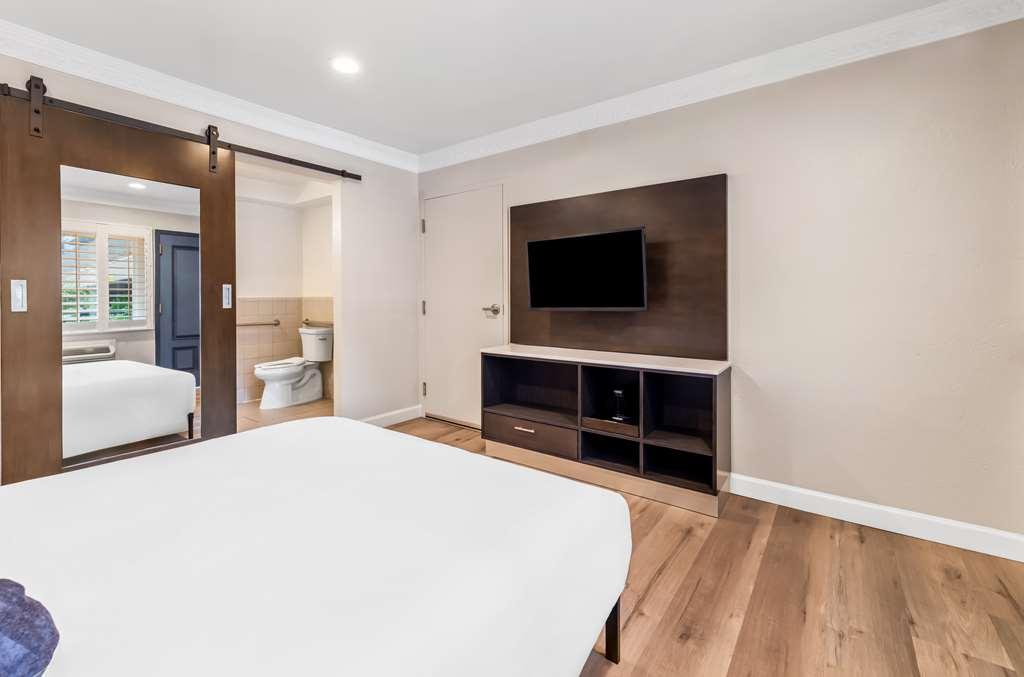 Signature Marina District Hotel