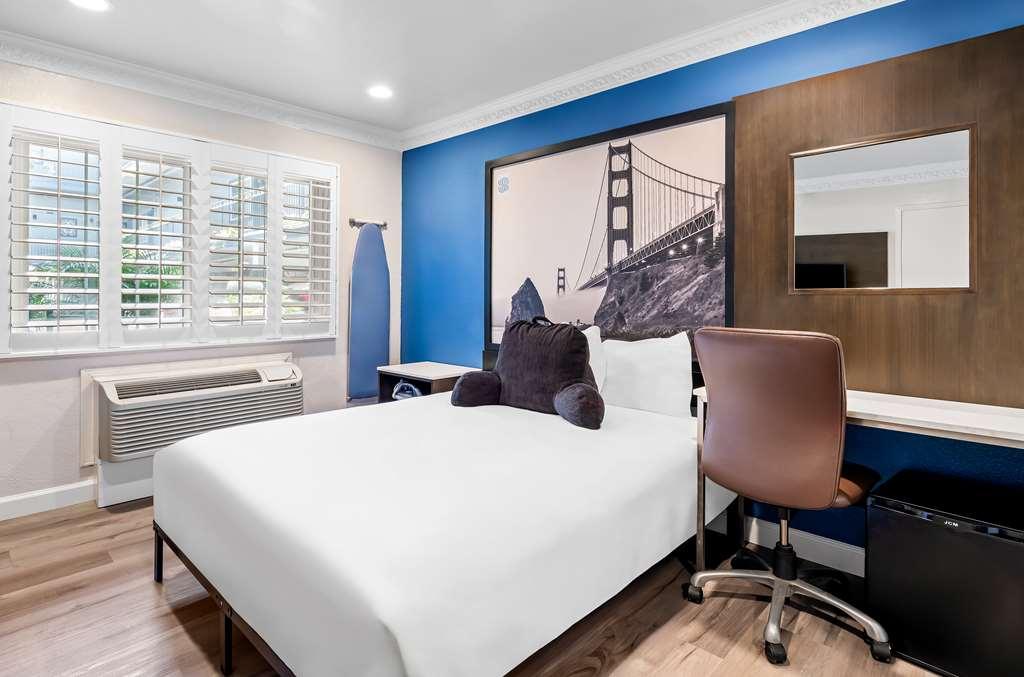 Signature Marina District Hotel *