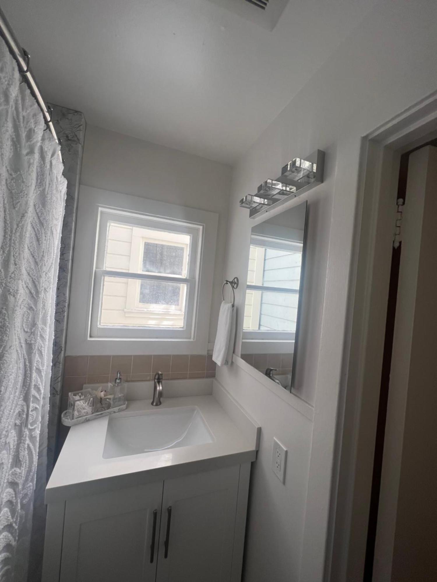 Central Sf Room In Walkable Area *